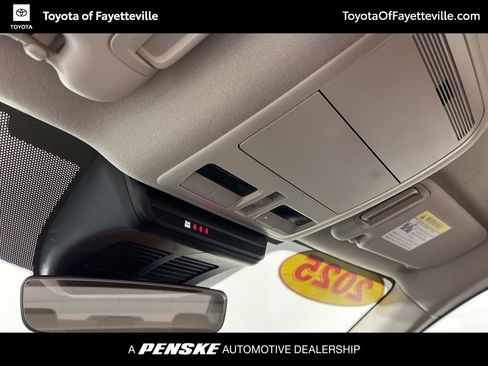 Used 2025 MAZDA MAZDA3 s image 24