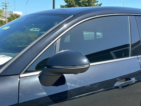 Used 2025 Porsche Macan Electric RWD image 11