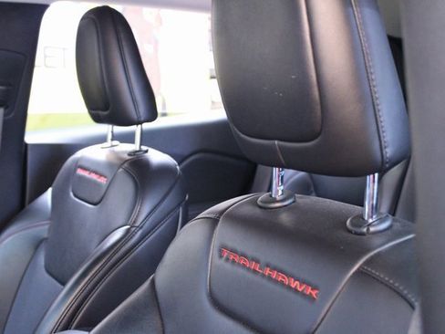 Used 2019 Jeep Cherokee Trailhawk w/ Cold Weather Group image 18