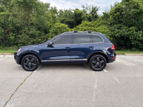 Used 2012 Volkswagen Touareg TDI AWD/4WD image 2