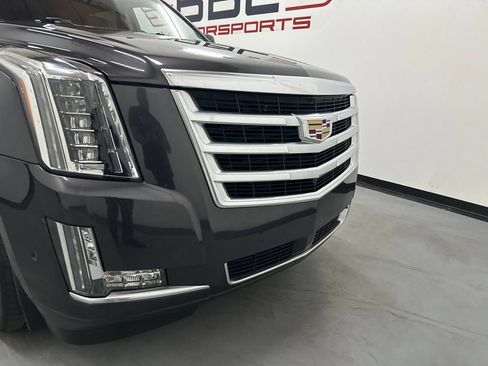 Used 2018 Cadillac Escalade ESV Premium Luxury RWD image 2