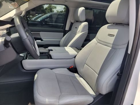 Used 2025 Ford Expedition Platinum w/ Driver's Package AWD/4WD image 20