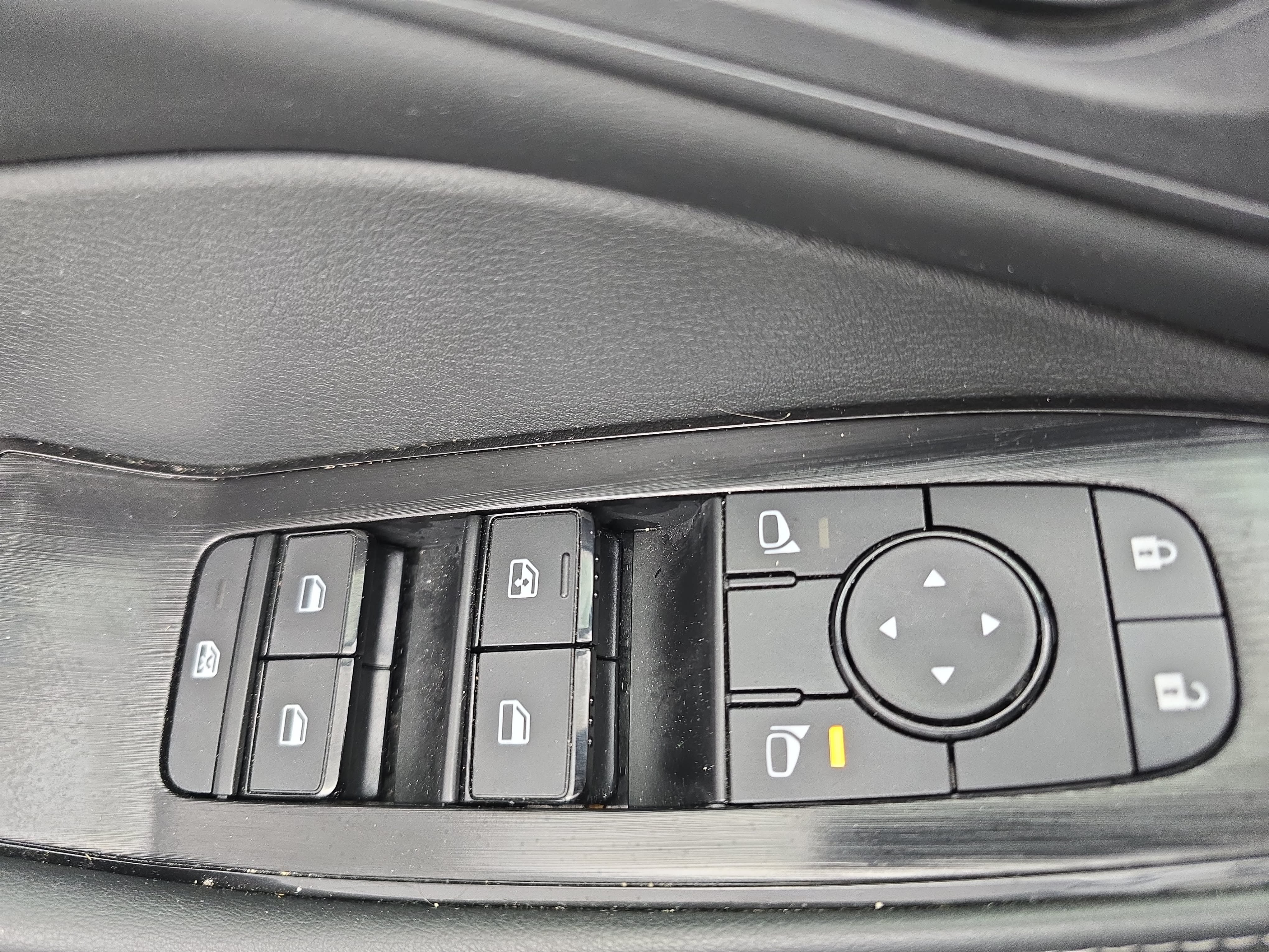 Certified 2025 Nissan Rogue SV FWD image 27