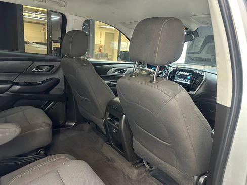Used 2019 Chevrolet Traverse LT w/ LPO, Black Accent Package image 28
