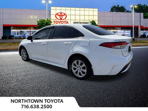 Used 2021 Toyota Corolla LE w/ Carpet Mat Package (TMS) FWD image 3