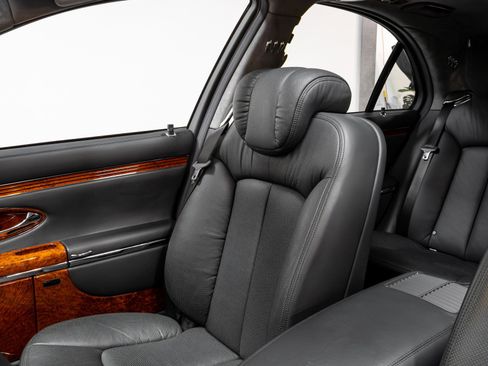 Used 2004 Maybach 57 image 11