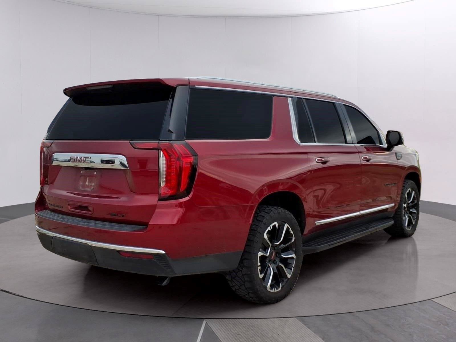 Used 2023 GMC Yukon XL SLT w/ SLT Premium Package AWD/4WD image 5