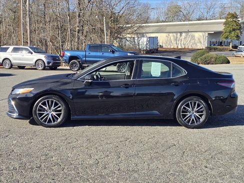Used 2022 Toyota Camry XLE image 23