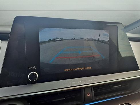 Used 2024 Toyota Prius XLE FWD image 13