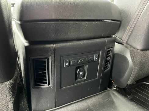 Used 2018 RAM 1500 Laramie w/ Convenience Group AWD/4WD image 11