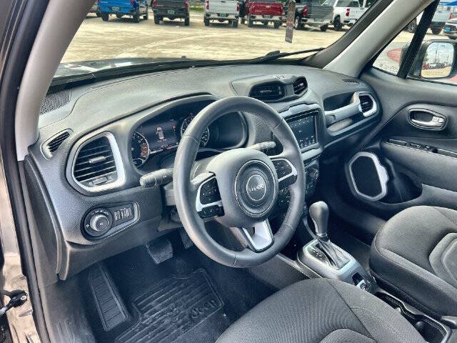 Used 2021 Jeep Renegade Latitude FWD image 11
