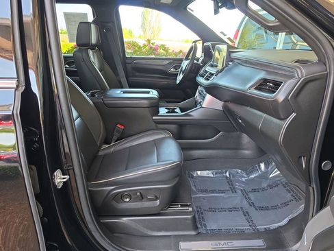 Certified 2024 GMC Yukon XL SLT w/ SLT Luxury Package AWD/4WD image 34