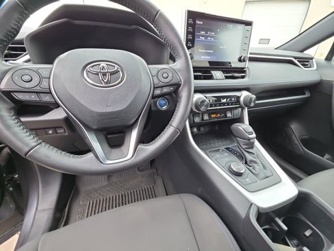Used 2022 Toyota RAV4 SE w/ Convenience Package image 12