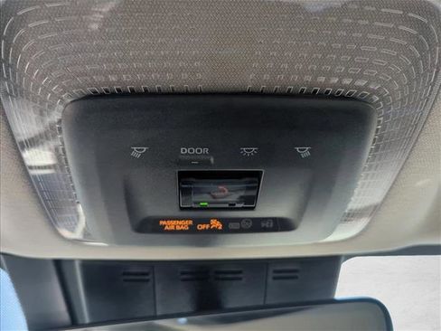 Certified 2025 Toyota Prius XLE image 22