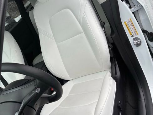 Used 2022 Tesla Model Y Performance image 16