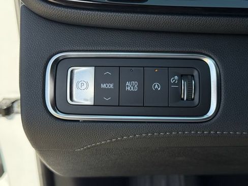Used 2025 Buick Enclave Preferred FWD image 22