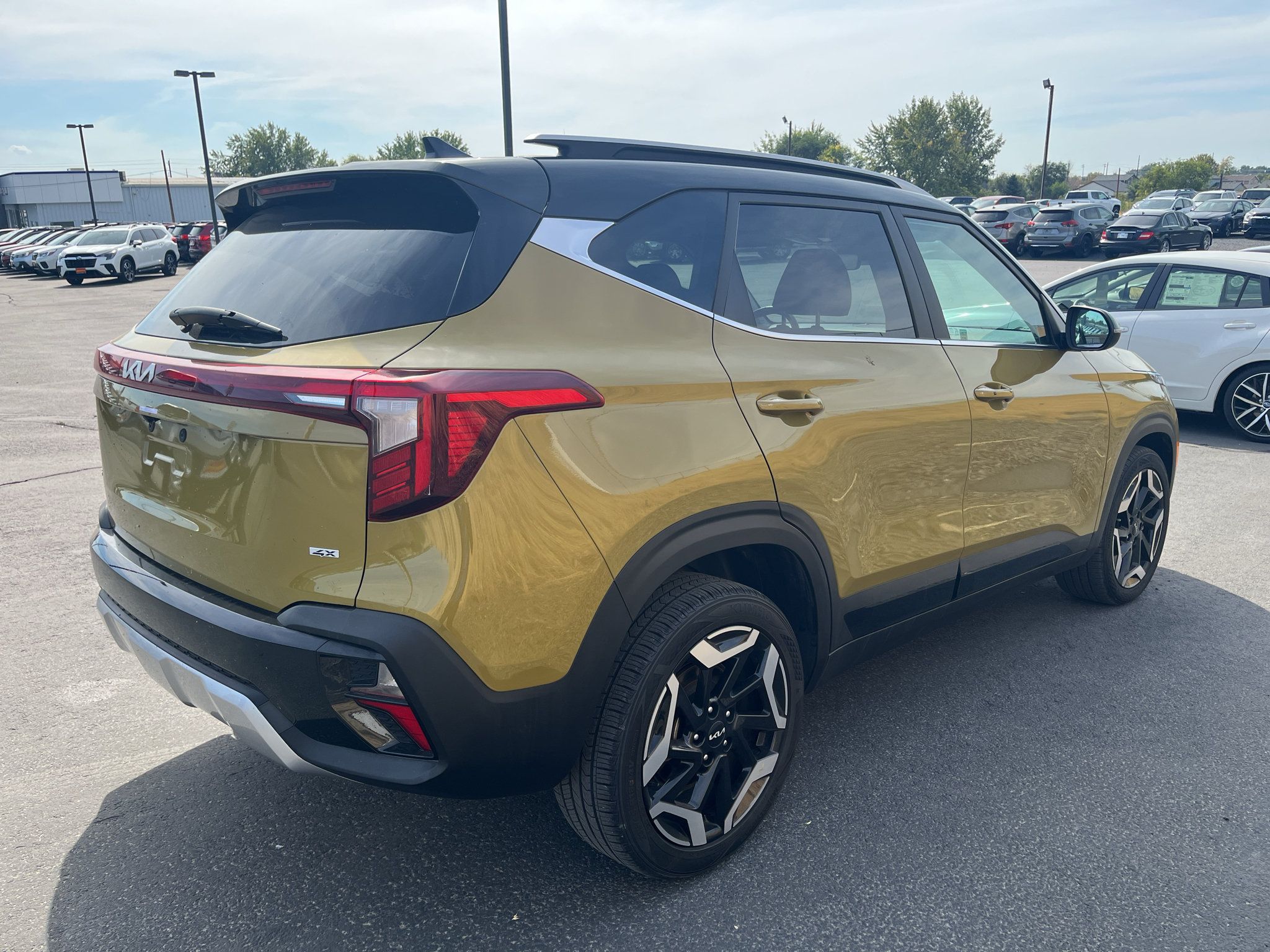 Used 2024 Kia Seltos SX AWD/4WD image 2