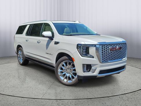 Used 2024 GMC Yukon XL Denali w/ Denali Reserve Package AWD/4WD image 1