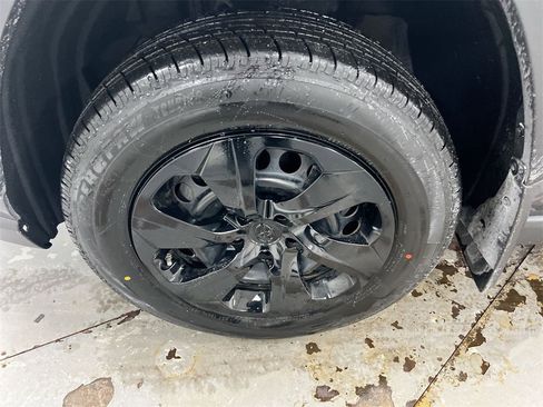Used 2022 Toyota RAV4 LE image 25