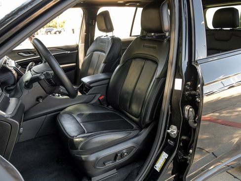 Used 2022 Jeep Grand Cherokee Overland image 8