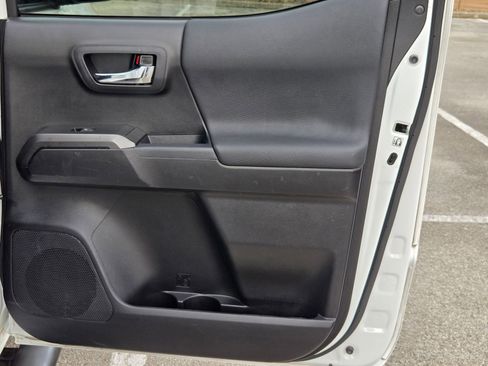 Used 2019 Toyota Tacoma TRD Off-Road w/ Technology Package image 26