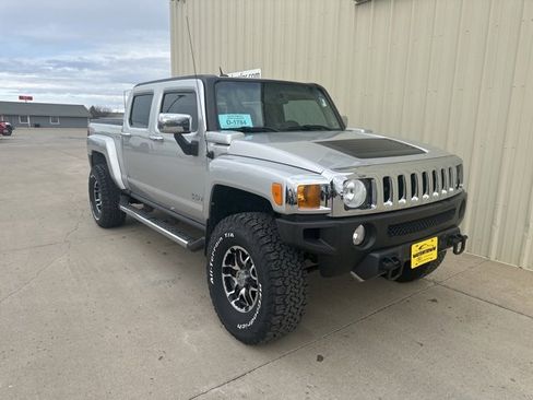 Used 2010 HUMMER H3T Alpha image 2