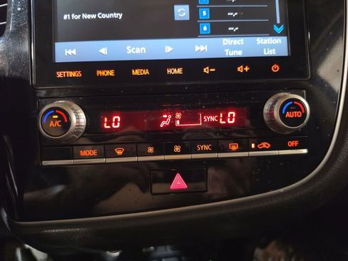 Used 2020 Mitsubishi Outlander SEL AWD/4WD image 16