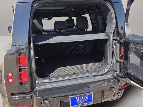 Used 2024 Land Rover Defender 110 X-Dynamic SE image 16