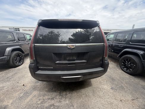 Used 2017 Cadillac Escalade Premium Luxury AWD/4WD image 5
