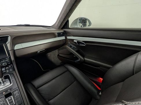 Used 2015 Porsche 911 Turbo image 22