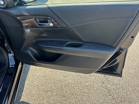 Used 2017 Honda Accord EX-L image 14