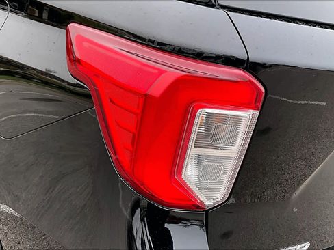 Used 2023 Ford Explorer Limited w/ Limited Technology Package image 28