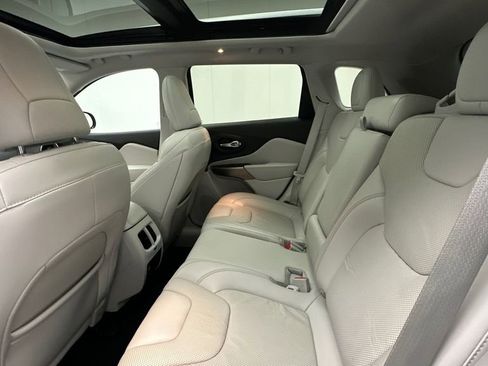Used 2021 Jeep Cherokee Latitude Lux w/ Sun & Sound Group AWD/4WD image 10