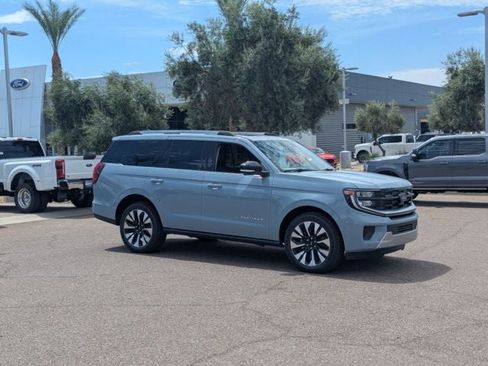 New 2026 Ford Expedition Platinum w/ Driver's Package AWD/4WD image 8