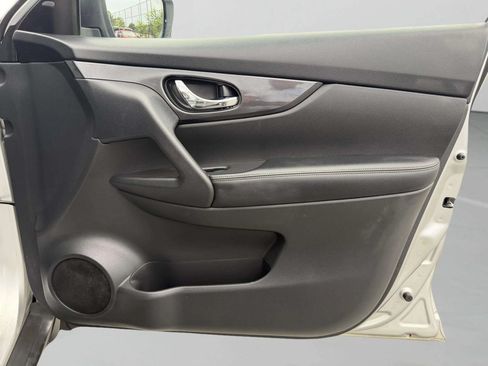 Used 2018 Nissan Rogue SV AWD/4WD image 17
