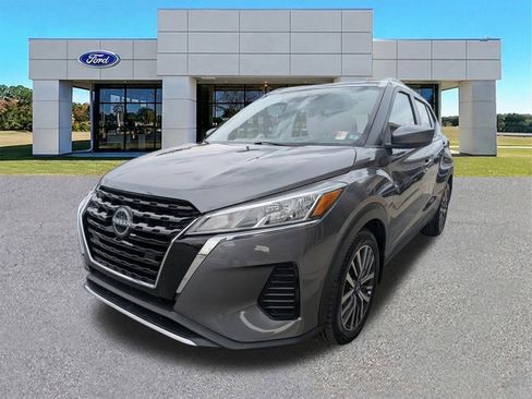 Used 2022 Nissan Kicks SV image 4