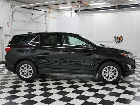 Used 2018 Chevrolet Equinox LT image 2