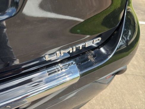 Used 2023 Toyota Highlander Limited FWD image 7