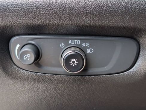 Certified 2021 Chevrolet Traverse LS FWD image 17