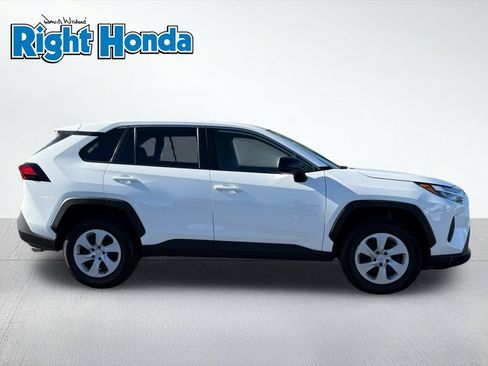 Used 2025 Toyota RAV4 LE AWD/4WD image 9
