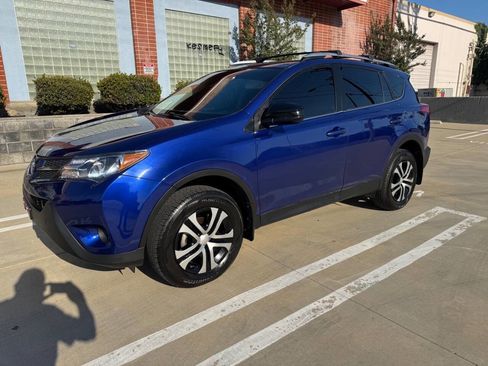 Used 2014 Toyota RAV4 LE FWD image 1
