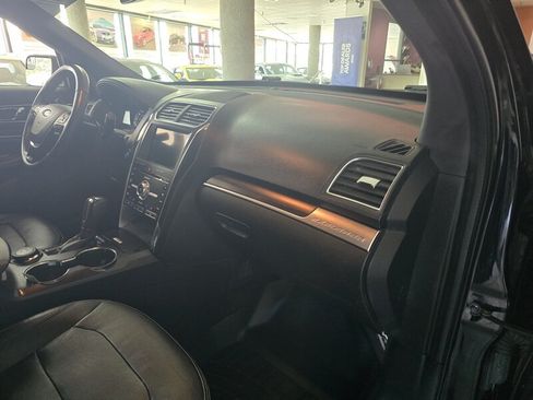 Used 2018 Ford Explorer Limited AWD/4WD image 16