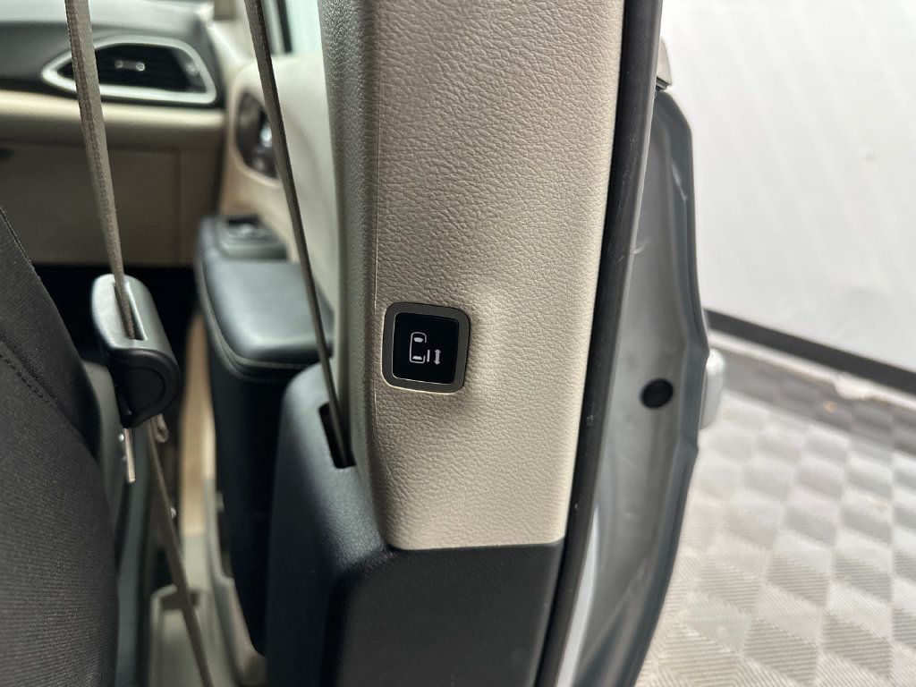 Used 2023 Chrysler Voyager LX FWD image 17