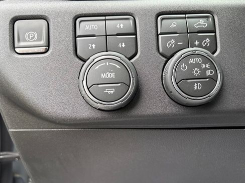 Used 2026 Chevrolet Silverado 1500 LTZ AWD/4WD image 18