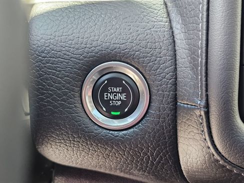 Used 2023 GMC Yukon XL Denali w/ Advanced Technology Package AWD/4WD image 31