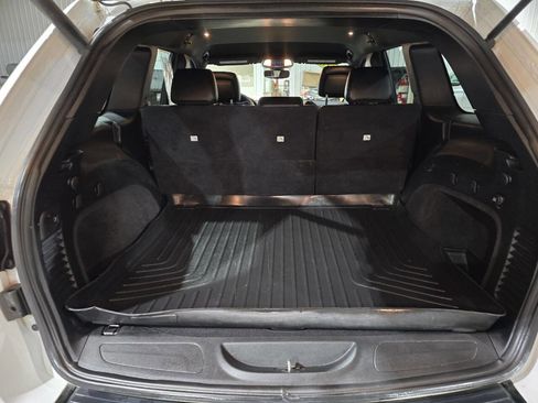 Used 2018 Jeep Grand Cherokee Altitude image 31