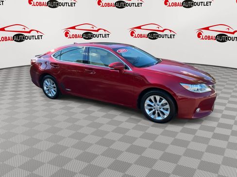 Used 2015 Lexus ES 300h w/ Navigation System Package FWD image 2