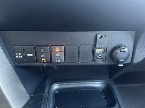 Used 2016 Toyota RAV4 Limited w/ Advanced Technology Package AWD/4WD image 18