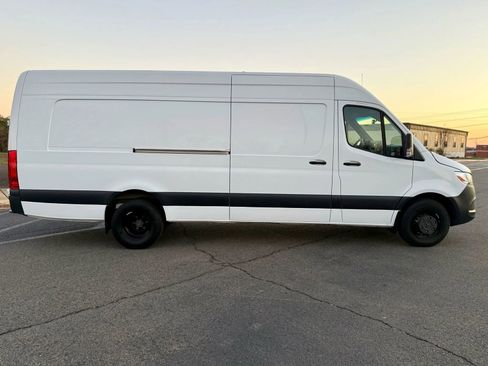 Used 2021 Mercedes-Benz Sprinter 3500 w/ Driver Convenience Package image 4