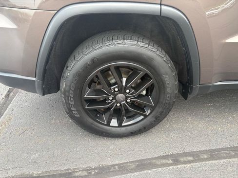 Used 2020 Jeep Grand Cherokee Limited AWD/4WD image 9